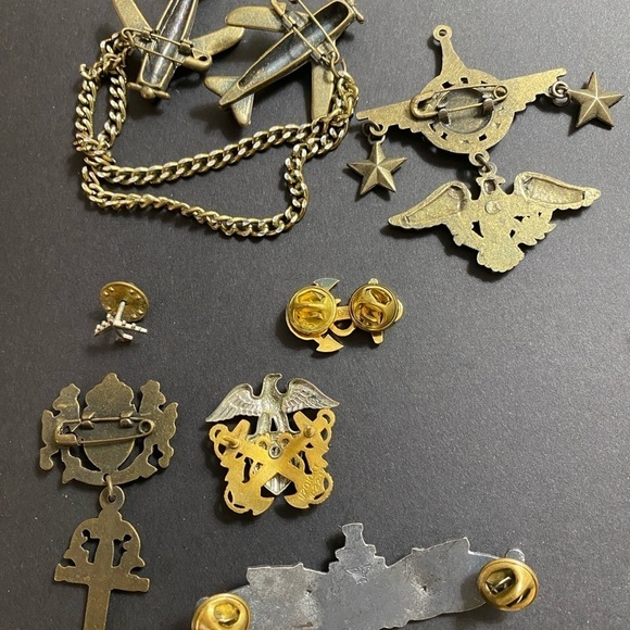 7 Military Pins Vintage Anchor, Planes, Eagles, Brass, Gold - Picture 4 of 10